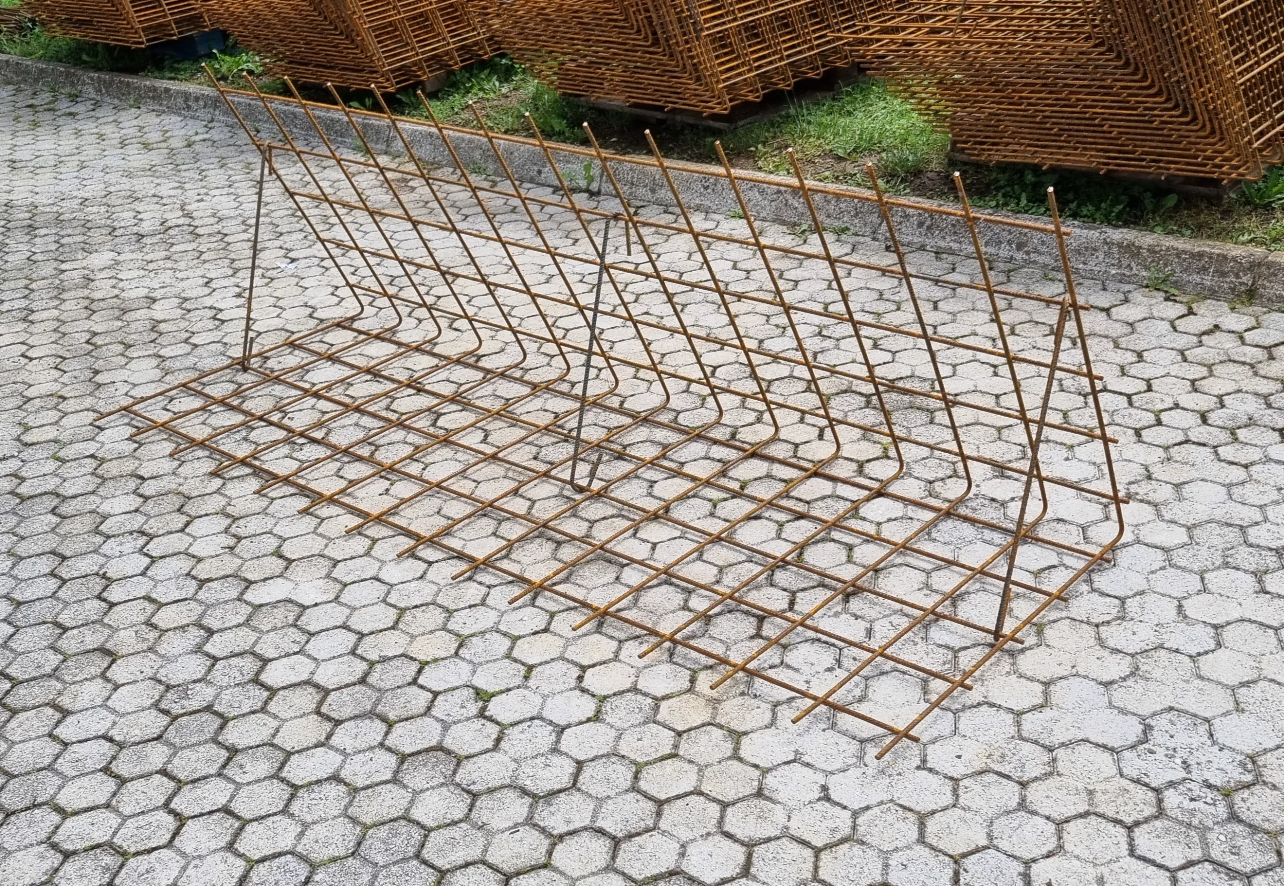 Krivljena armaturna mreža Q335 za izdelavo armirane zelene brežine